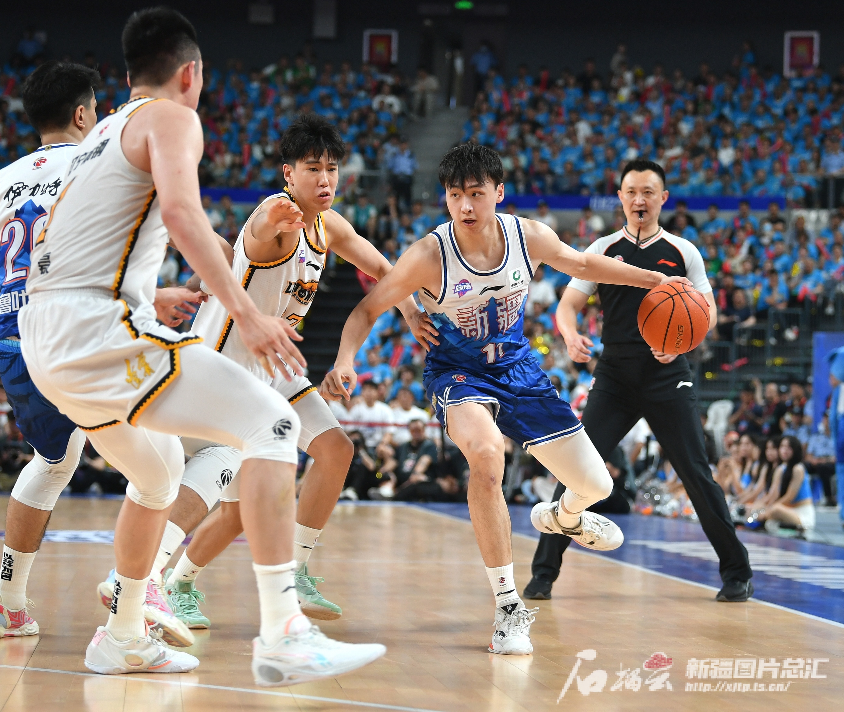 NBA总决赛进入关键阶段，球迷热情高涨