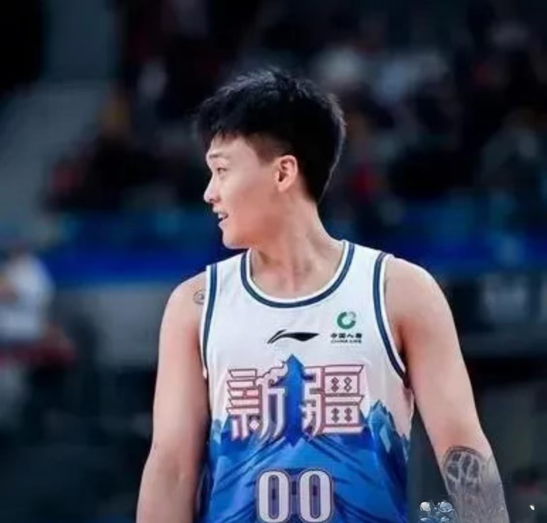 新疆男篮在主场迎战上海队，士气高昂的简单介绍