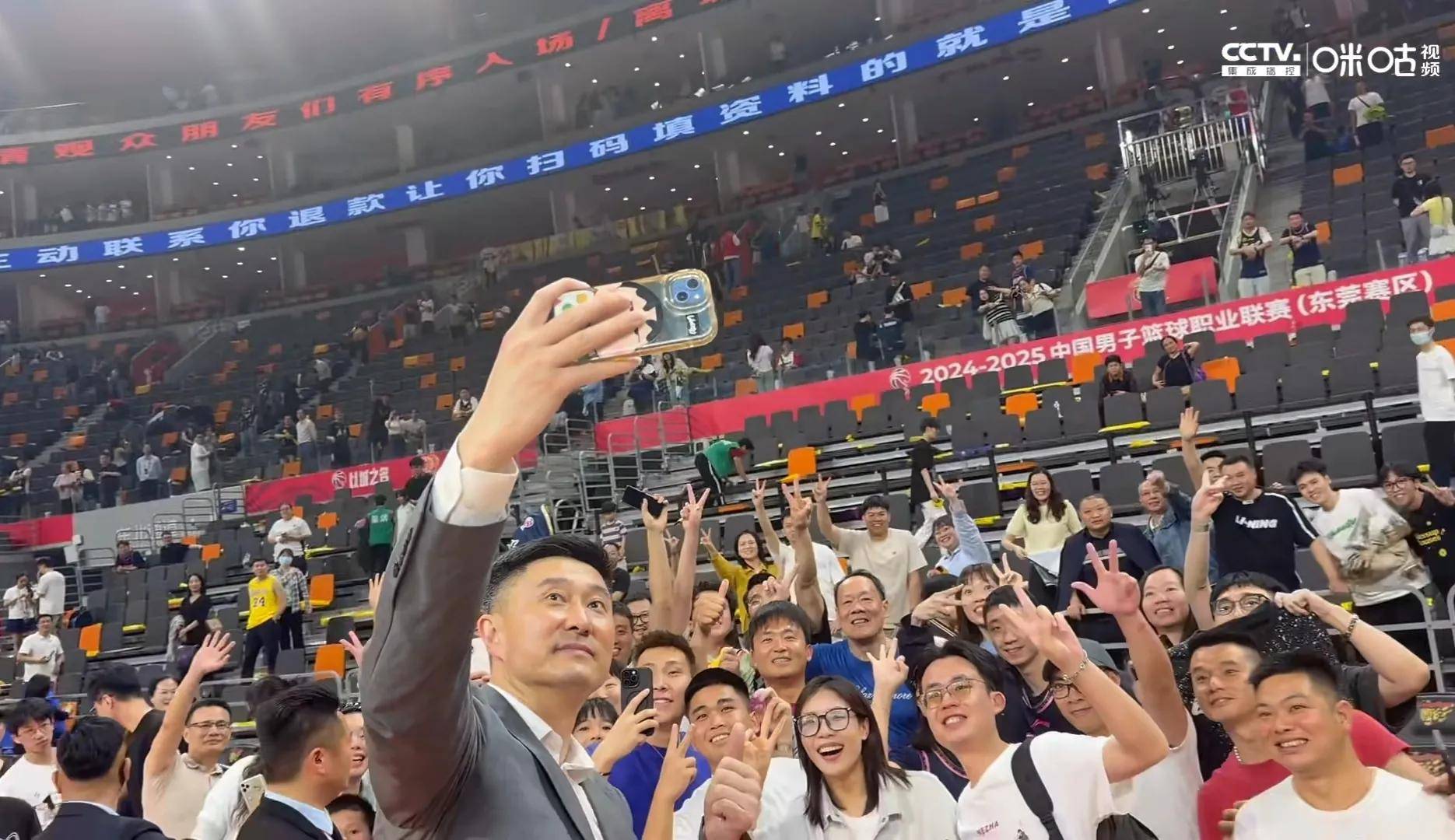中国篮球职业联赛的比拼再次激起球迷的热情