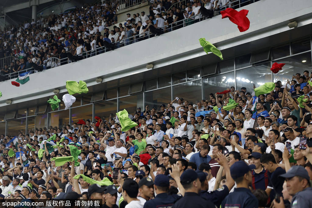 蒙特雷球迷现场助威，激发球队夺冠斗志的简单介绍