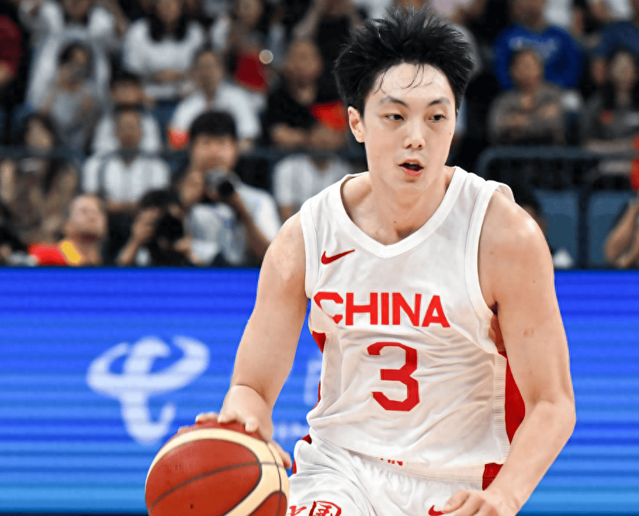 男篮热身赛-余嘉豪两双胡明轩13分中国胜荷兰