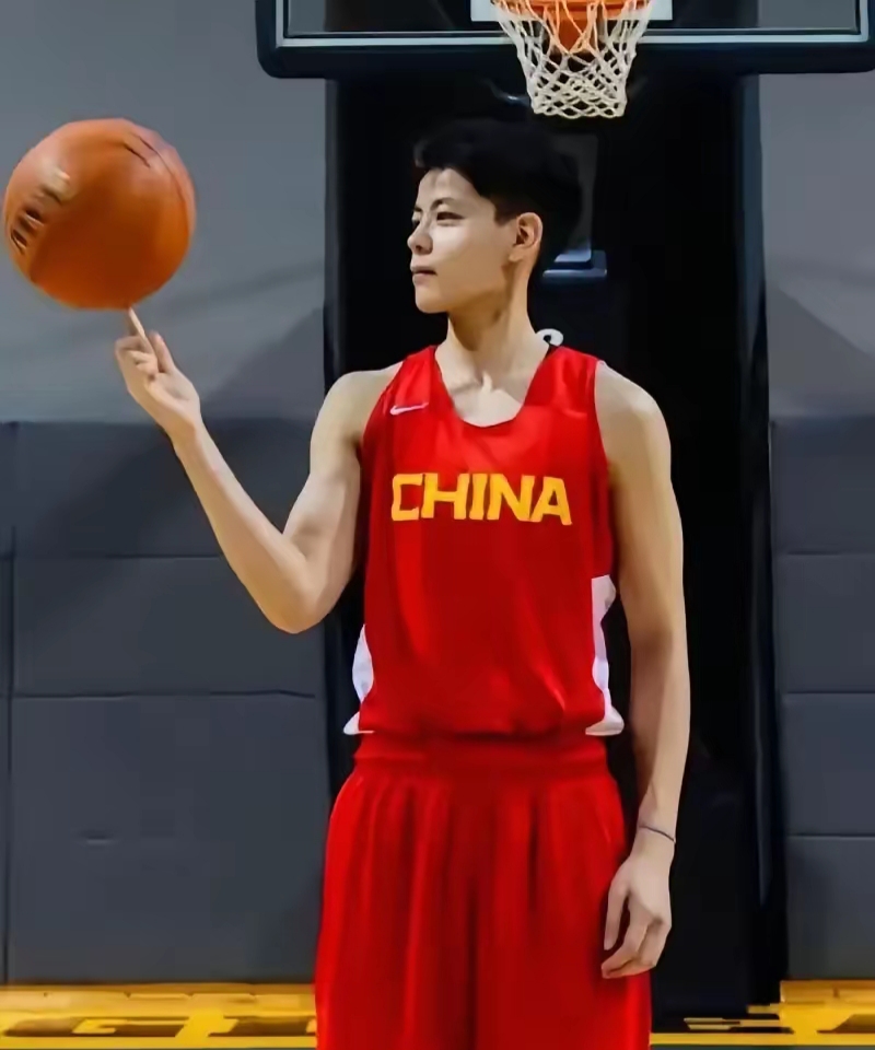 李缘出战17分钟，投篮6中2、三分3中0得到4分2篮板6助攻的简单介绍