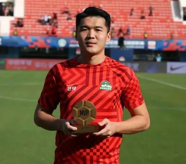中超转会市场游出一条大鱼，申花蓉城都来抢人，年薪最少涨到800万的简单介绍
